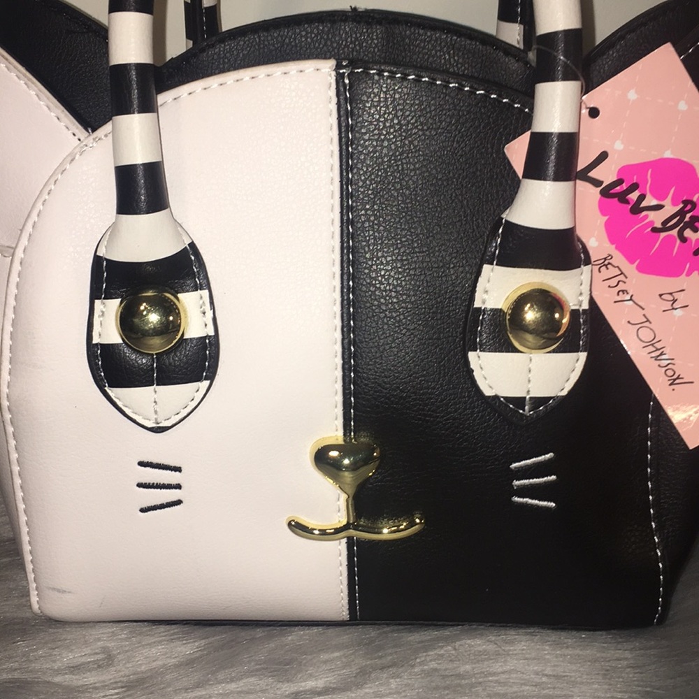 Sold on ♏️ 🌺Betsey Johnson kitty purse💕 - Picture 2 of 8